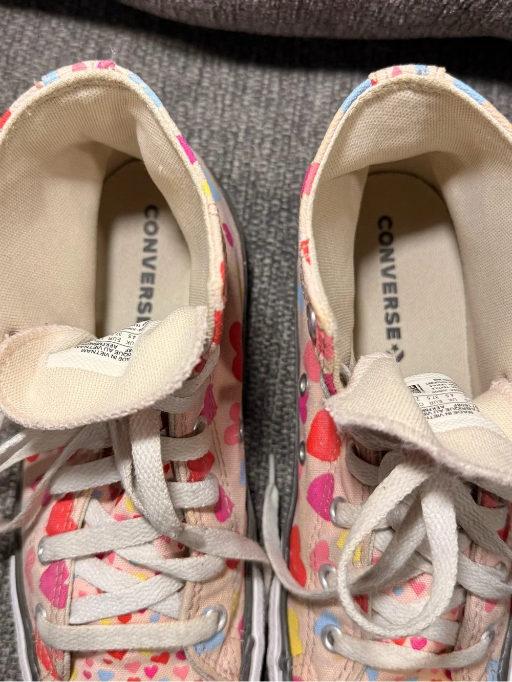 Converse All Star Chuck Taylor High Top Pink Hearts  sneakers youth Size 5